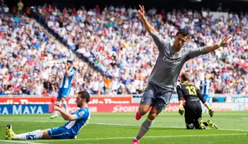 Cristiano le clava cinco tantos al Espanyol y es ya el máximo goleador de todos los tiempos del Madrid