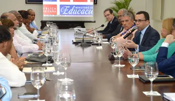 Andrés Navarro le presenta a la ADP alegados avances del Desempeño Docente 2017