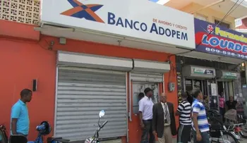 Dos hombres asaltan banco y cargan con RD$800 mil 