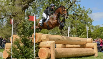 Este jockey cabalga en medio de la tormenta: la quimioterapia es "como si te bombearan gasolina"