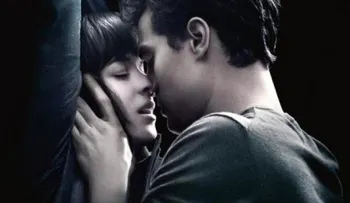 Escuela suspende a maestra por mostrar a alumnos 50 sombras de Grey, como premio