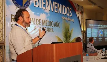 Experto dice redes sociales enteran de temas, pero no informan a profundidad