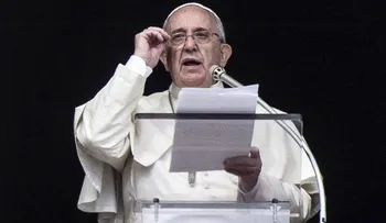 Papa Francisco pide a comunidad internacional erradicación del ébola 