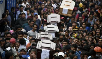 Guatemala lucha por recuperar los muertos sepultados por la erupción volcánica