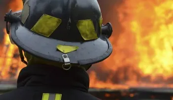 Ocho bomberos sufren quemaduras al combatir fuego en California