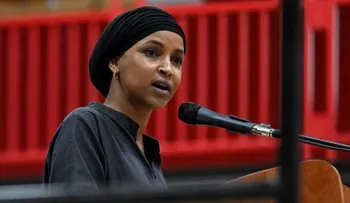Ilhan Omar impugna legalidad del allanamiento del Gobierno de Trump en su vivienda