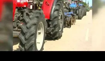 Propietarios de tractores paralizan unidades en protesta por licitación de Agricultura