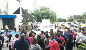 Hombre cae desde un piso 45 de una torre en Panamá