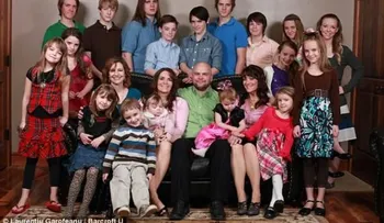 Se casó con dos gemelas y una prima: tienen 24 niños