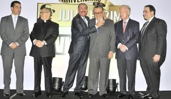 Presidente Medina asiste a acto 30 aniversario de Julio Hazim 