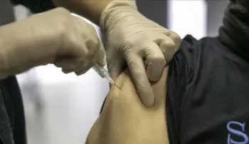 Una dosis de AstraZeneca o Pfizer reduce la infección, revela estudio