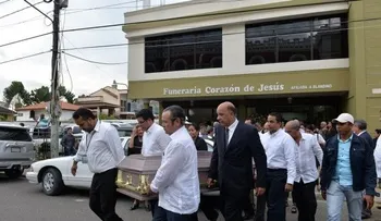 En medio manifestación de dolor, sepultan restos hermano de Bautista Rojas Gómez