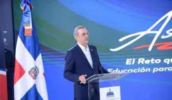 Presidente Abinader promete a estudiantes, padres y maestros que nunca serán abandonados 