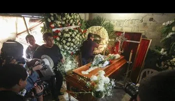 El diablo que alegadamente apareció en un velorio de una chica que se suicido, causando terror (Video) 