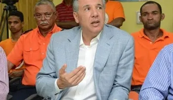 Peralta dice Danilo aumentará respaldo al combate de la mosca del Mediterráneo