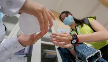 China eleva a 1.868 los muertos por coronavirus y a 72.436 los infectados 