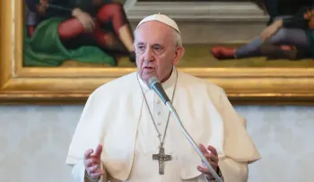 El papa pide el fin de la guerra, "que engulle a los hijos de la patria"