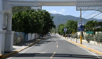 Con una inversión superior a los RD$600 millones, el gobierno entrega a través del MOPC varias obras viales en comunidades de Azua