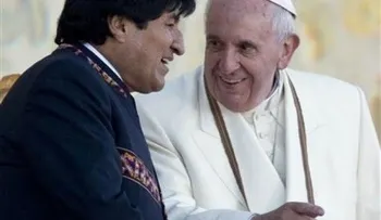 Papa Francisco inicia visita a Bolivia; es recibido por Evo Morales