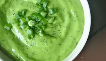 Sopa para alcalinizar el cuerpo con pepinos y aguacate