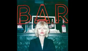 Polaroids retratan la vida de icónicos artistas en Nueva York