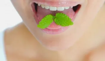 Cómo eliminar el mal aliento de forma efectiva y natural