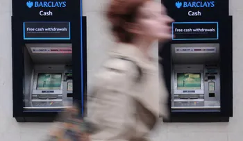 Este importante banco está contratando más mujeres que hombres