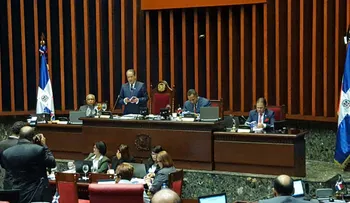 Senadores justifican aumento de sueldos a RD$320 mil