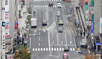 Japón repara en cuestión de días el monstruoso socavón que se tragó una intersección