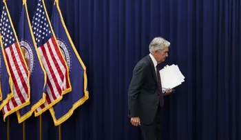 Trump insta a Junta de la Fed asumir el control si Powell no baja los tipos
