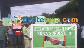 Comunitarios exigen el arreglo de calles 