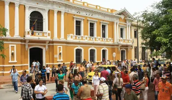 Polémica por contrato 37.000 dólares mensuales por comunicación digital de un poblado de Colombia