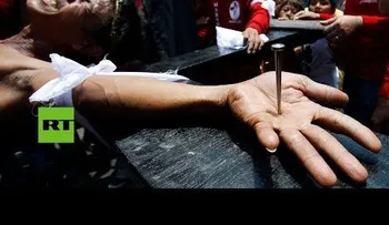 Se crucifican de verdad, como lo hicieron con Jesucristo 