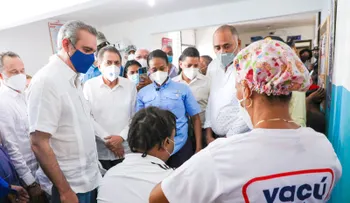 Abinader supervisa avances Circunvalación de Baní y promueve vacunación anticovid