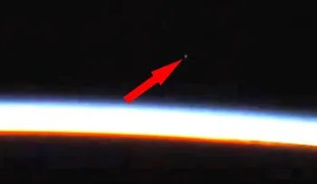 ¿Qué fue esa extraña mancha vista en una transmisión de la NASA sobre la atmósfera de la Tierra?