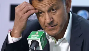 Los curiosos mensajes de las camisetas de Juan Carlos Osorio