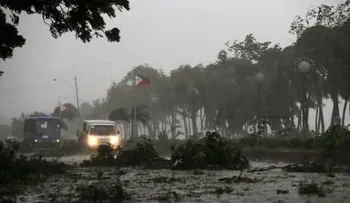 Video: El tifón Rammasun causa 10 muertos y 450.000 evacuados en Filipinas