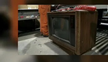 De basura a tesoro: encuentran 100.000 dólares en un viejo televisor