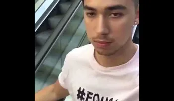 Un youtuber "bromista" graba la reacción de desconocidos al tocarles la mano