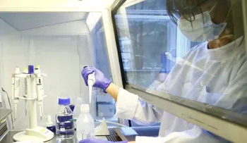 Farmacéutica de EE.UU. dice tener un anticuerpo que impide al coronavirus afectar las células en un 100 %