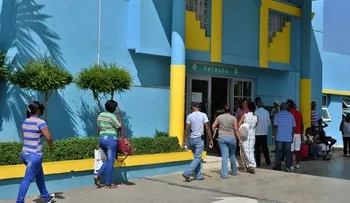 Multitud golpea y apuñala a hombre acusado de matar a su mujer descuartizándola