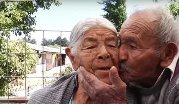 La increíble historia de amor de una pareja con 81 años de casados y 110 biznietos