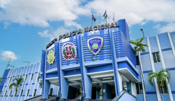 Apresan en Barahona a hombre que agredía a su pareja y portaba pistola ilegal