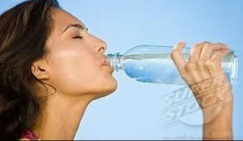 El agua del mar lo cura todo (VIDEO)