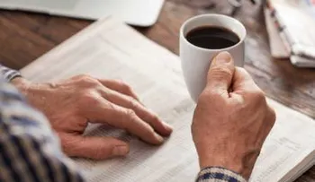 Determinan por 1ra vez que más de seis tazas de café al día pueden llevarte de "patitas"al cardiólogo