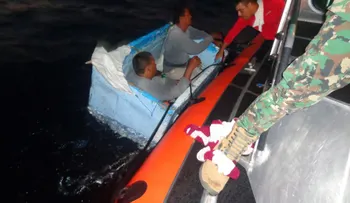 Rescatan dos náufragos sobrevivieron tres días en una nevera