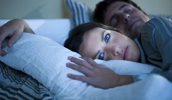 ¿Por qué es tan difícil dormir con la misma persona por siempre?