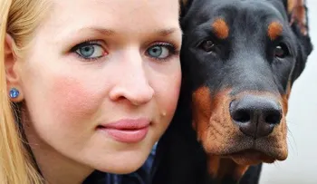 Científicos: los perros pueden "hablar" con los humanos, más con las mujeres