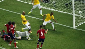 Brasil vence 2-1 a Colombia y es semifinalista