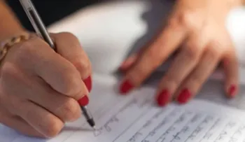 Estudio comprueba tener la letra fea es señal de inteligencia 